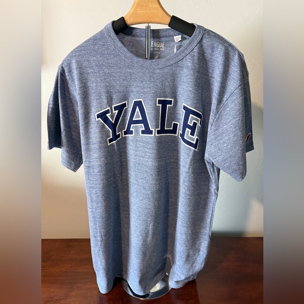 NWT Yale University Logo T-Shirt L